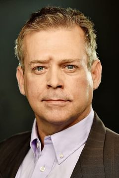 Allen Burns interpreta Detective Morton