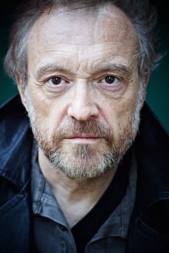 Josef Hader interpreta Herr Blume (Landlord)
