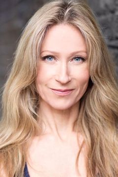 Angela Dixon interpreta Lisa Brennan