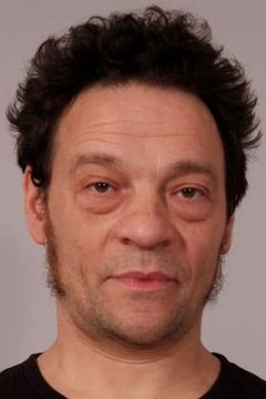 Christian Dunckley Clark interpreta Lieutenant Malthus