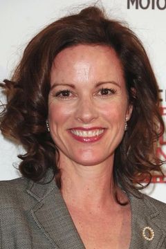 Kate Hodge interpreta Michelle
