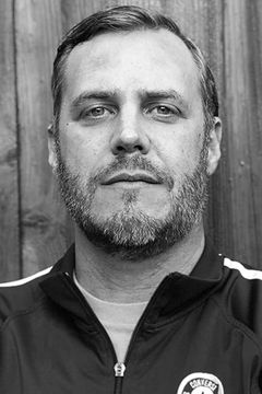 Matt Duggan interpreta Security Technician