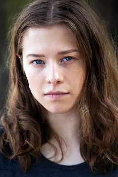 Emma D'Arcy interpreta Hazel