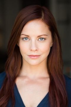 Amy Paffrath interpreta TV Newscaster