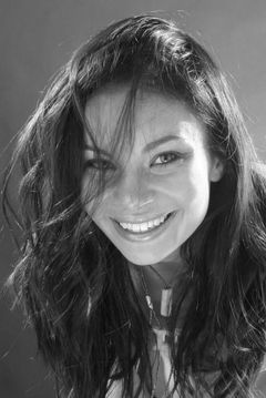 AnnaCorey interpreta Kate Bonfire Hostess (uncredited)