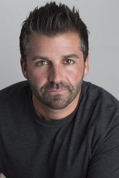 Ryan Orr interpreta Biker