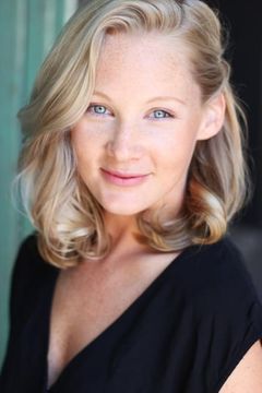 Tanya Cumberland interpreta Debutante
