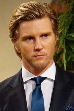 Thad Luckinbill interpreta Todd