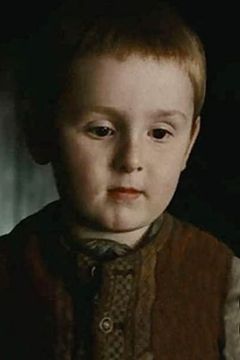 Sean Stephens interpreta Thomas Killian