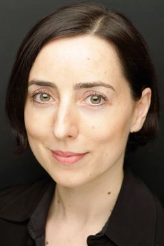 Julia Rayner interpreta Regina Szpilman