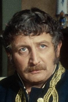 Jacques Fabbri interpreta Léon