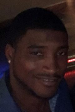 Darcell Scott interpreta Santa Stripper