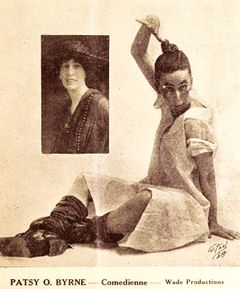 Patsy O'Byrne interpreta Busybody