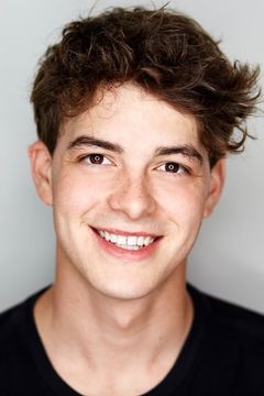 Israel Broussard interpreta Marc Hall