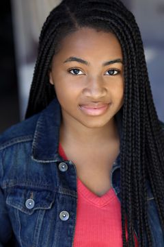 Layla Crawford interpreta Lyndrea Price