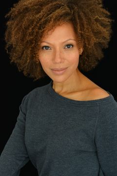 Tamara Whatley interpreta Beth