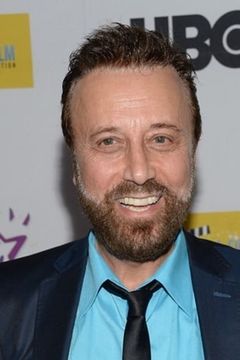 Yakov Smirnoff interpreta Contractor Laszlo
