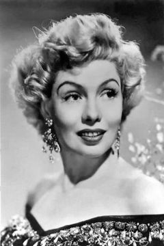 Yolande Donlan interpreta Gamage Dean