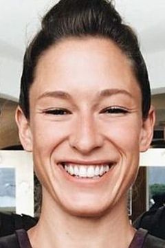 Hayley Warnes interpreta Aella