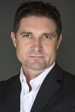 Aaron Scully interpreta Security Guard at Opera House