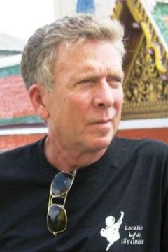 Kent H. Johnson interpreta Reporter