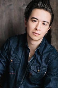 Samuel Patrick Chu interpreta RC Dorky Guy