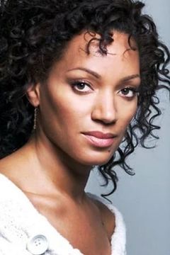 Karen Holness interpreta Julie
