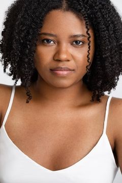 Jordan Joseph interpreta Sylvia