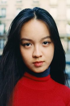 Lucie Zhang interpreta Émilie