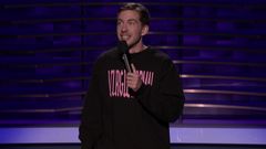 Gavin Matts interpreta Raymond