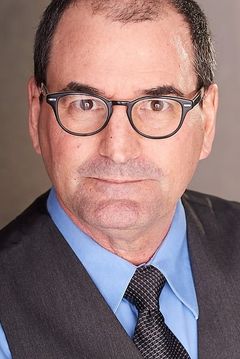 David Nathan Schwartz interpreta Principal