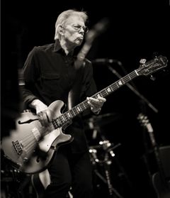 Jack Casady interpreta Self - Jefferson Airplane