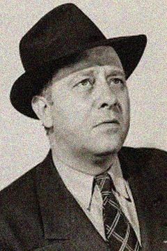 Arthur Loft interpreta Chief Clerk (uncredited)