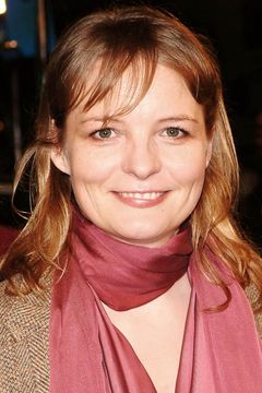 Cara Seymour interpreta Helen Sawyer