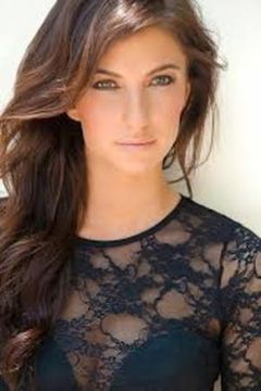 Jessica Bialick interpreta Bikini Salesgirl