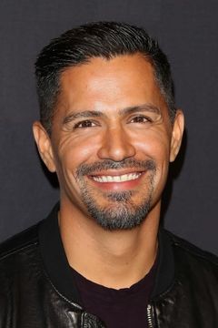 Jay Hernandez interpreta Thomas Magnum