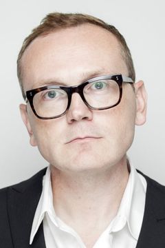 Pat Healy interpreta Norman