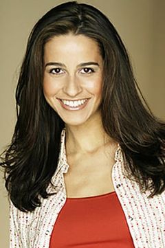 Danielle Hartnett interpreta Voice Cast