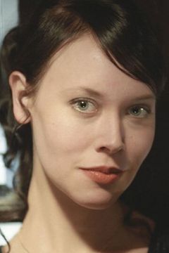 Alexandra Staden interpreta Patient (uncredited)