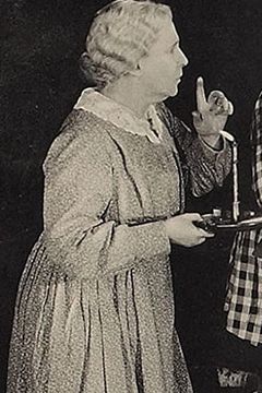 Frances Raymond interpreta Minor Role (uncredited)