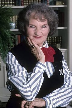 Billie Bird interpreta Edith Butterwell