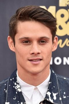 Timothy Granaderos interpreta Preppy Guy