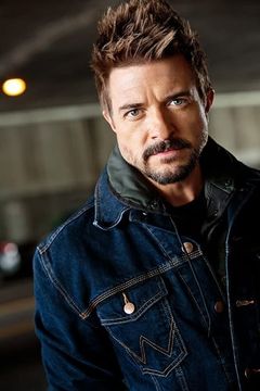 Jeremy Kent Jackson interpreta Football Player #1