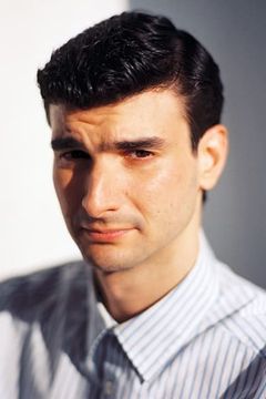 Justin Kuritzkes interpreta James (voice, uncredited)