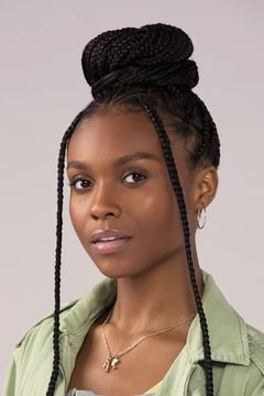 Kaci Walfall interpreta Naomi McDuffie