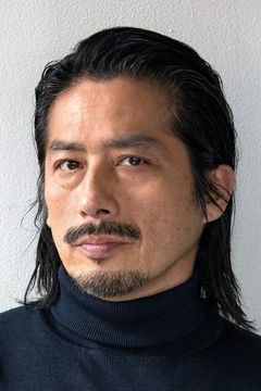 Hiroyuki Sanada interpreta Shingen Harada / Lord Shingen