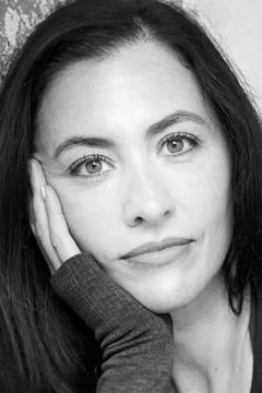 Christa Nicola interpreta Sunni