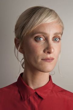 Anaël Snoek interpreta Martine