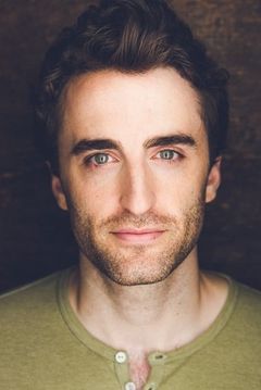 Charlie Thurston interpreta Ryan (Diane's Assistant)