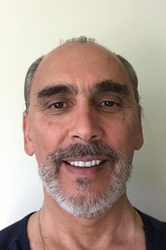 Phil Parolisi interpreta Television Reporter